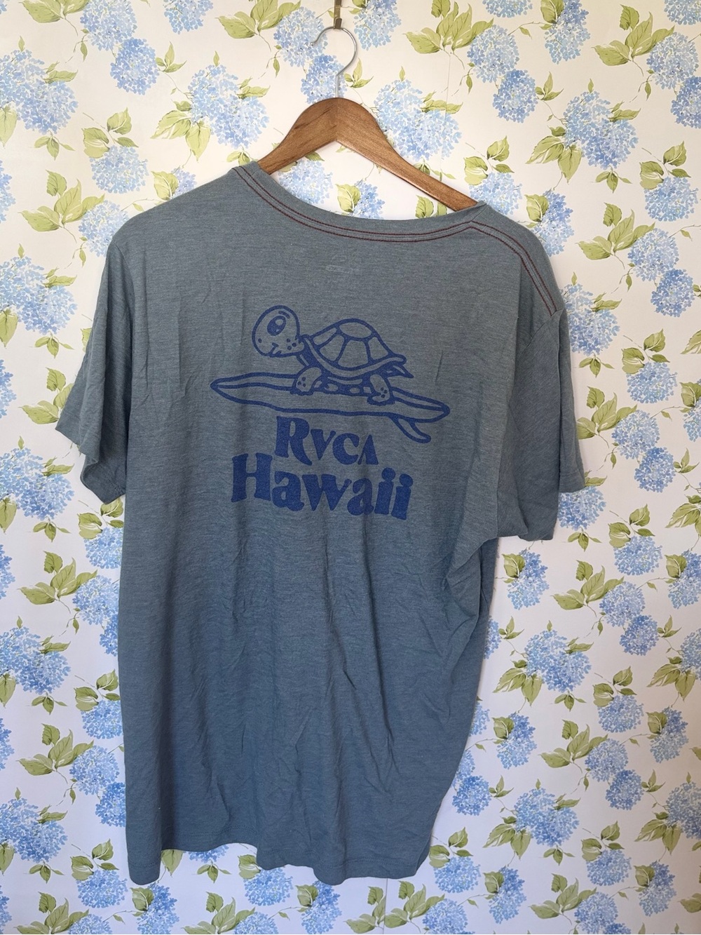 RVCA Blue-Grey Turtle Surf Graphic Tee XL